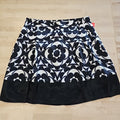 Banana Republic Size 14 Black/White Silk Preloved Skirt