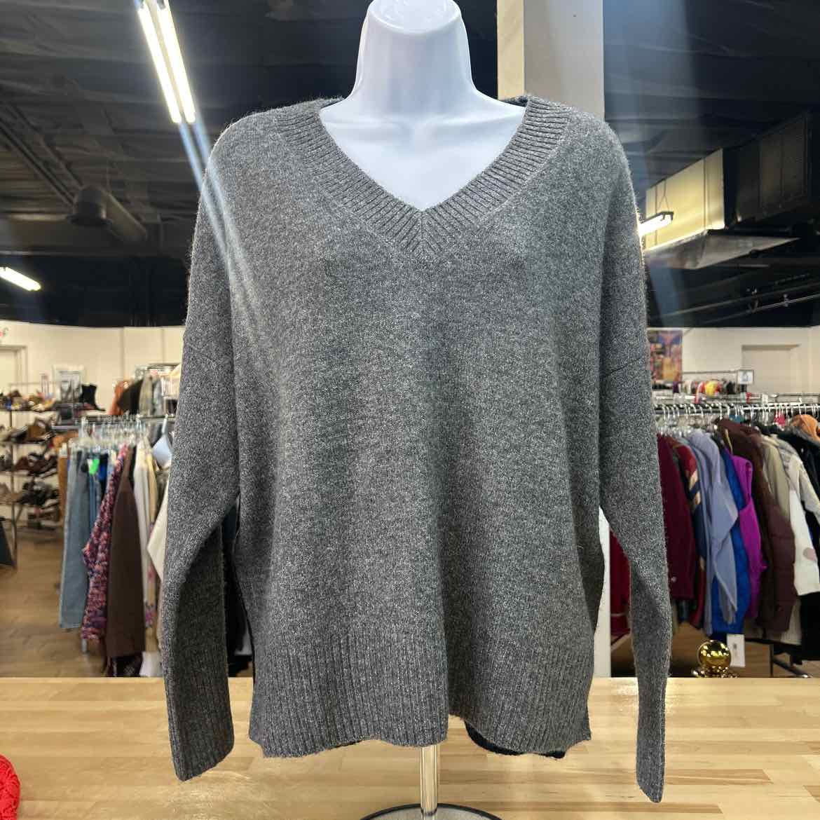 Vince Size S Gray Preloved Sweater