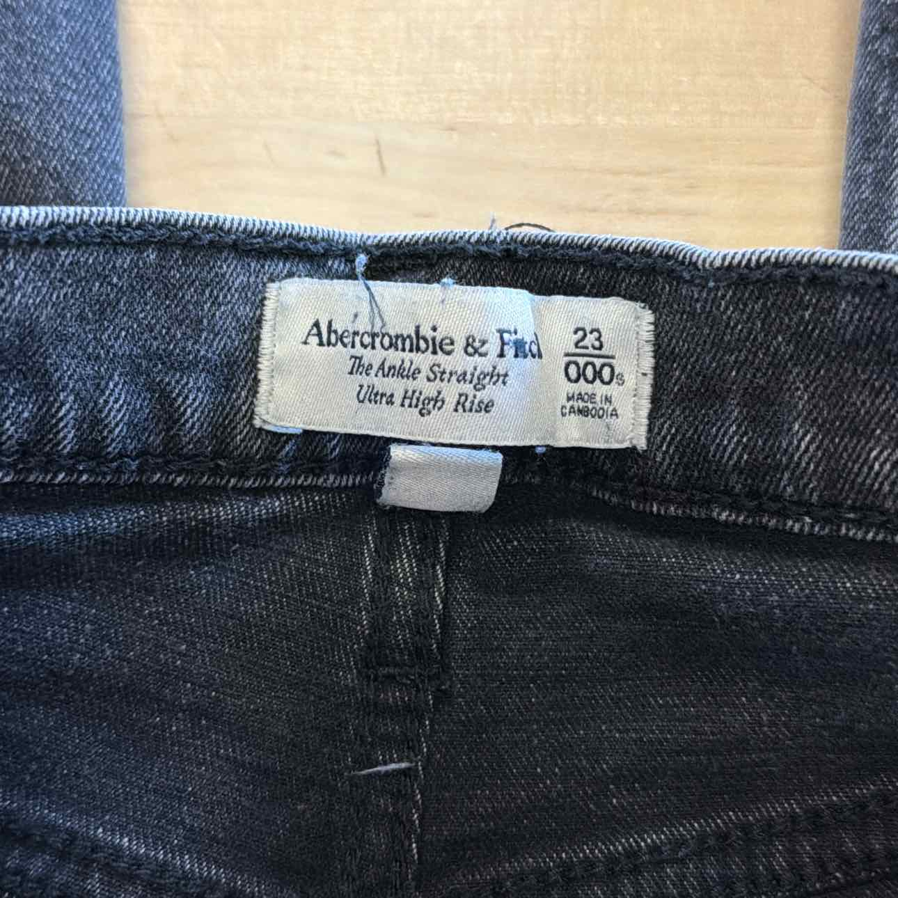 Abercrombie & Fitch Size 23 Black Denim Preloved Jeans
