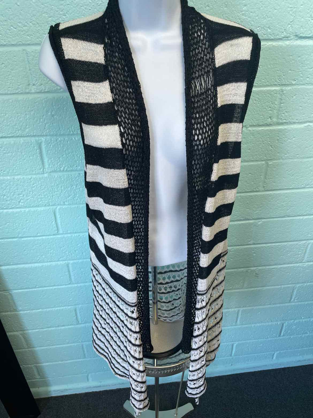 Peck&Peck Size XL Black White Vest
