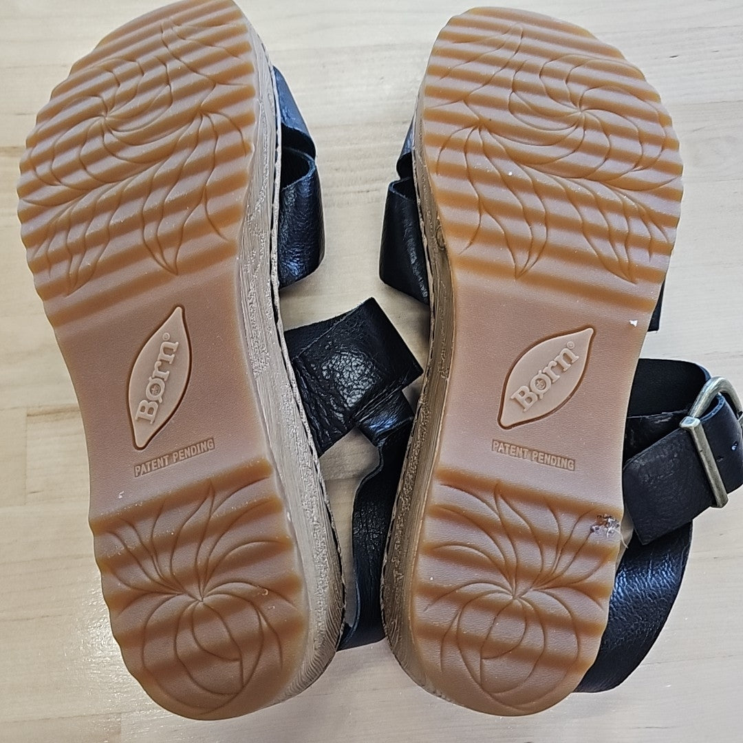 Born Shoe Size 9 Tan/Black Sandals