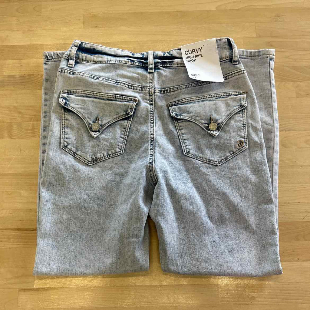 Indigo Rein Juniors' Mid-Rise Light-Wash Cropped Jeans - Acid Wash