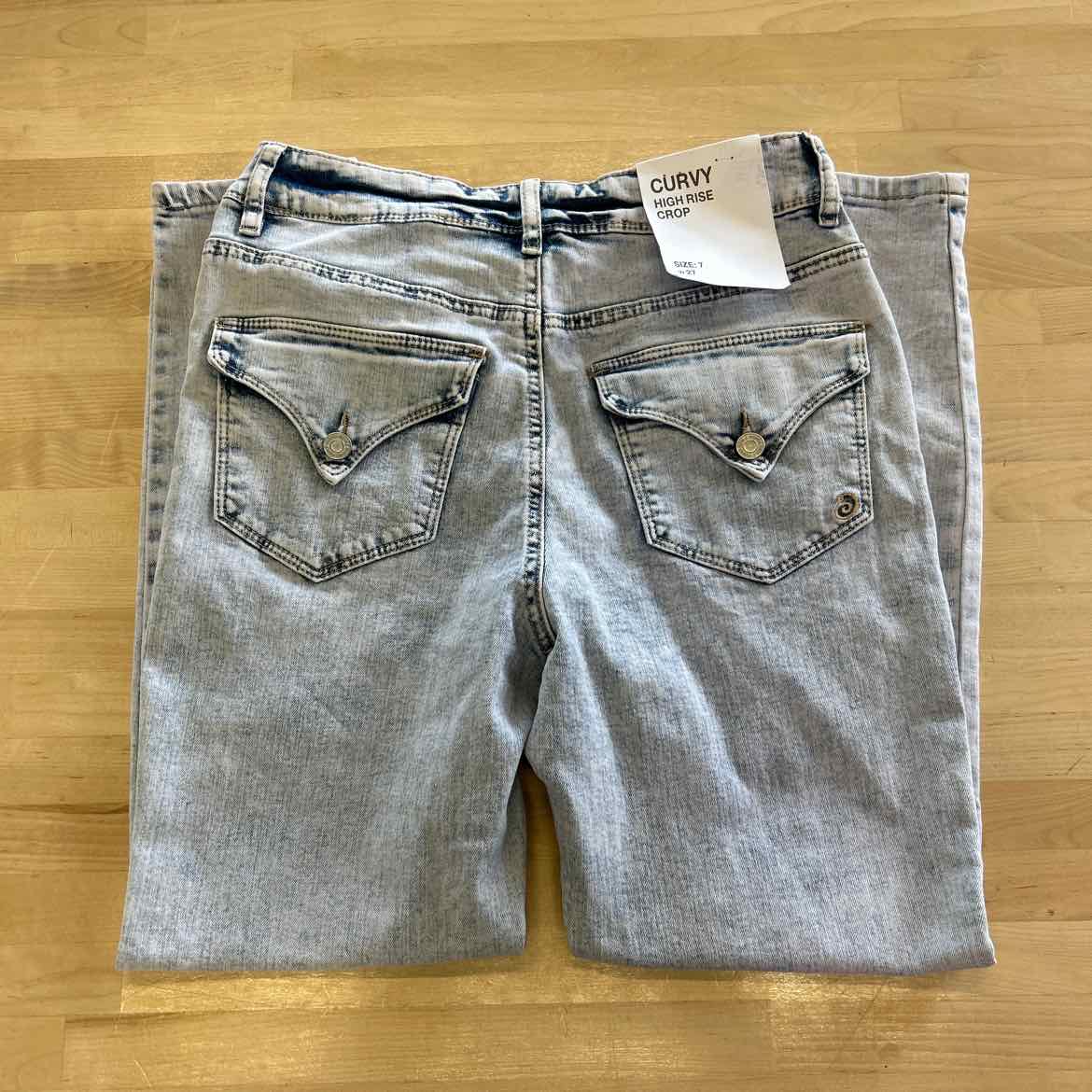 Indigo Rein Juniors' Mid-Rise Light-Wash Cropped Jeans - Acid Wash