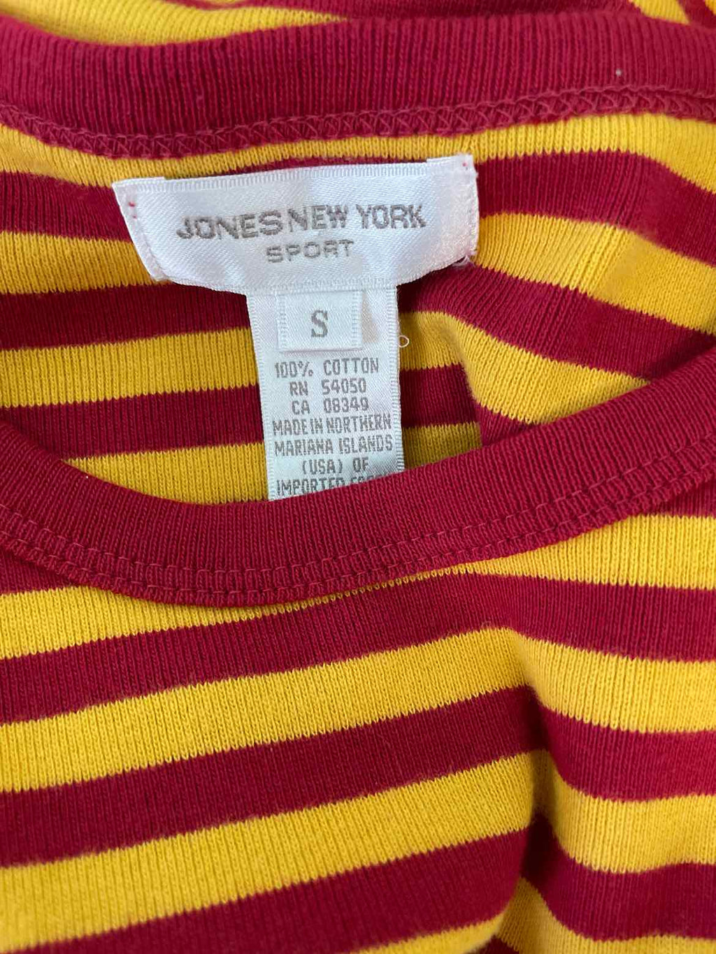 Jones New York Size S Gold & Red T-shirt