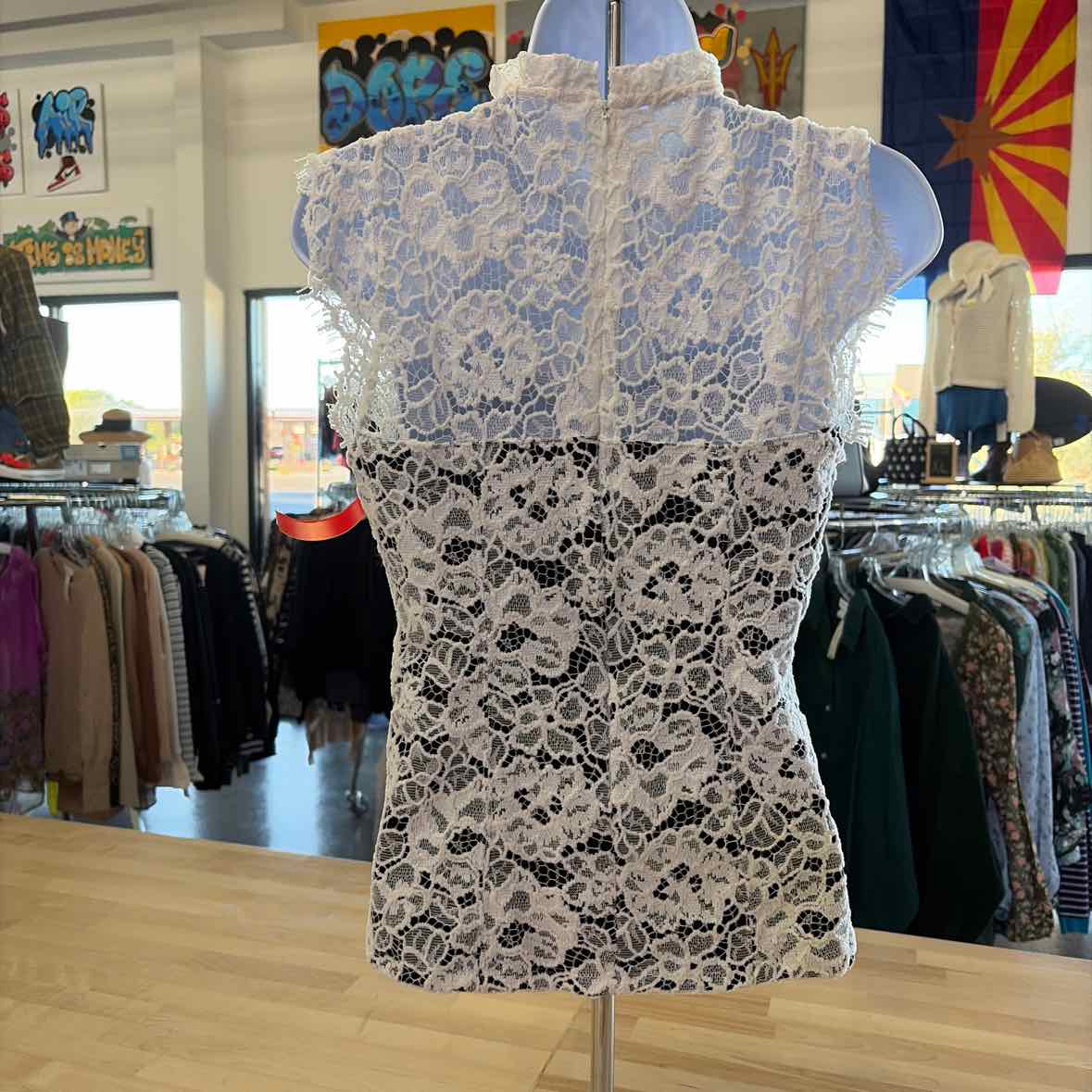 White House Black Market Size 0 White Lace New Blouse