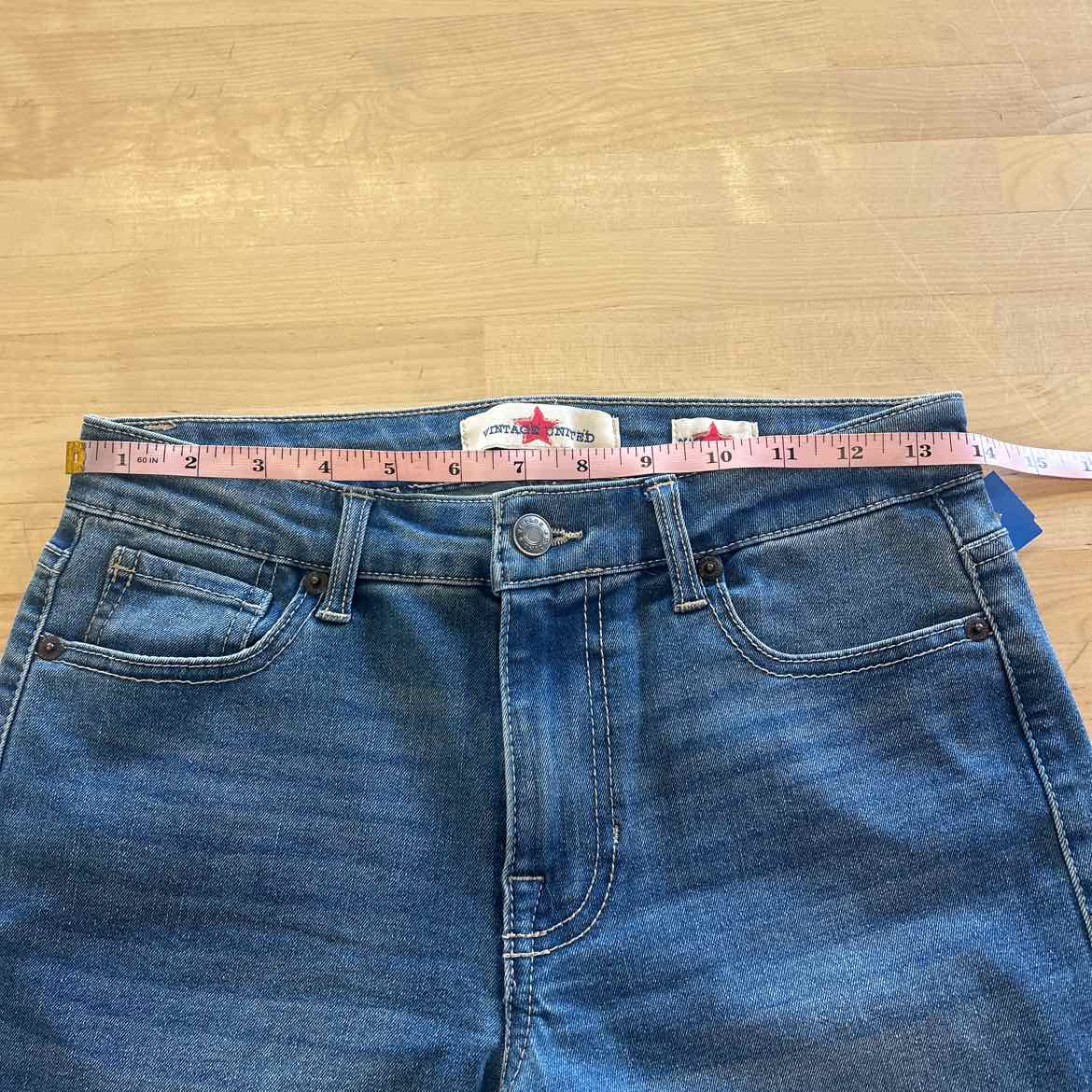Vintage United Women Size 6 Blue Denim Preloved Shorts