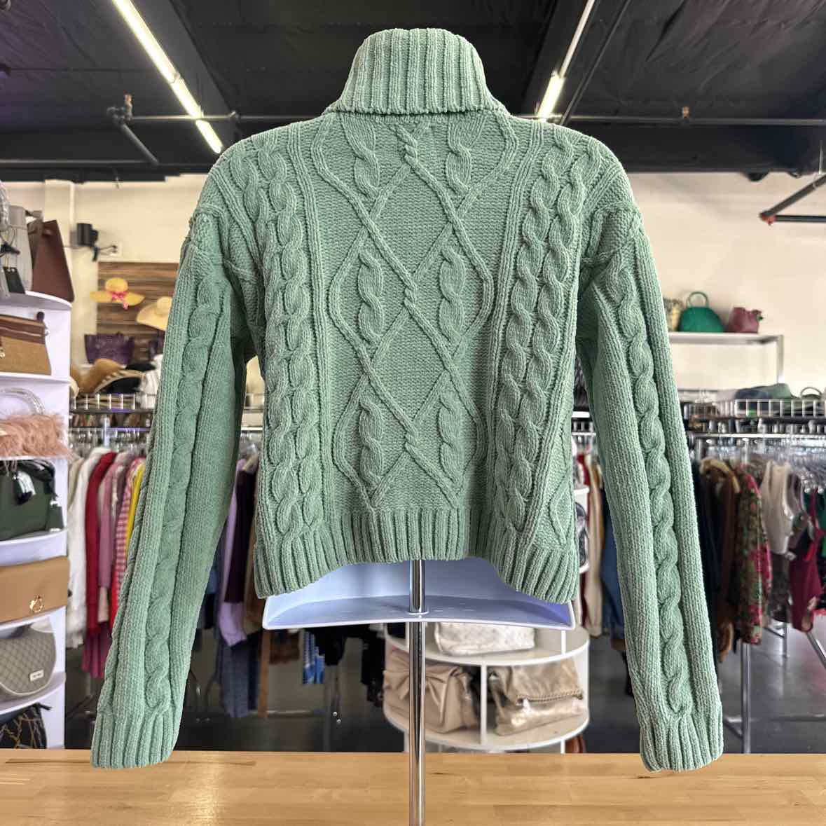 Hippe Rose Juniors' Cropped Cable-Knit Turtleneck Sweater - Irish Green