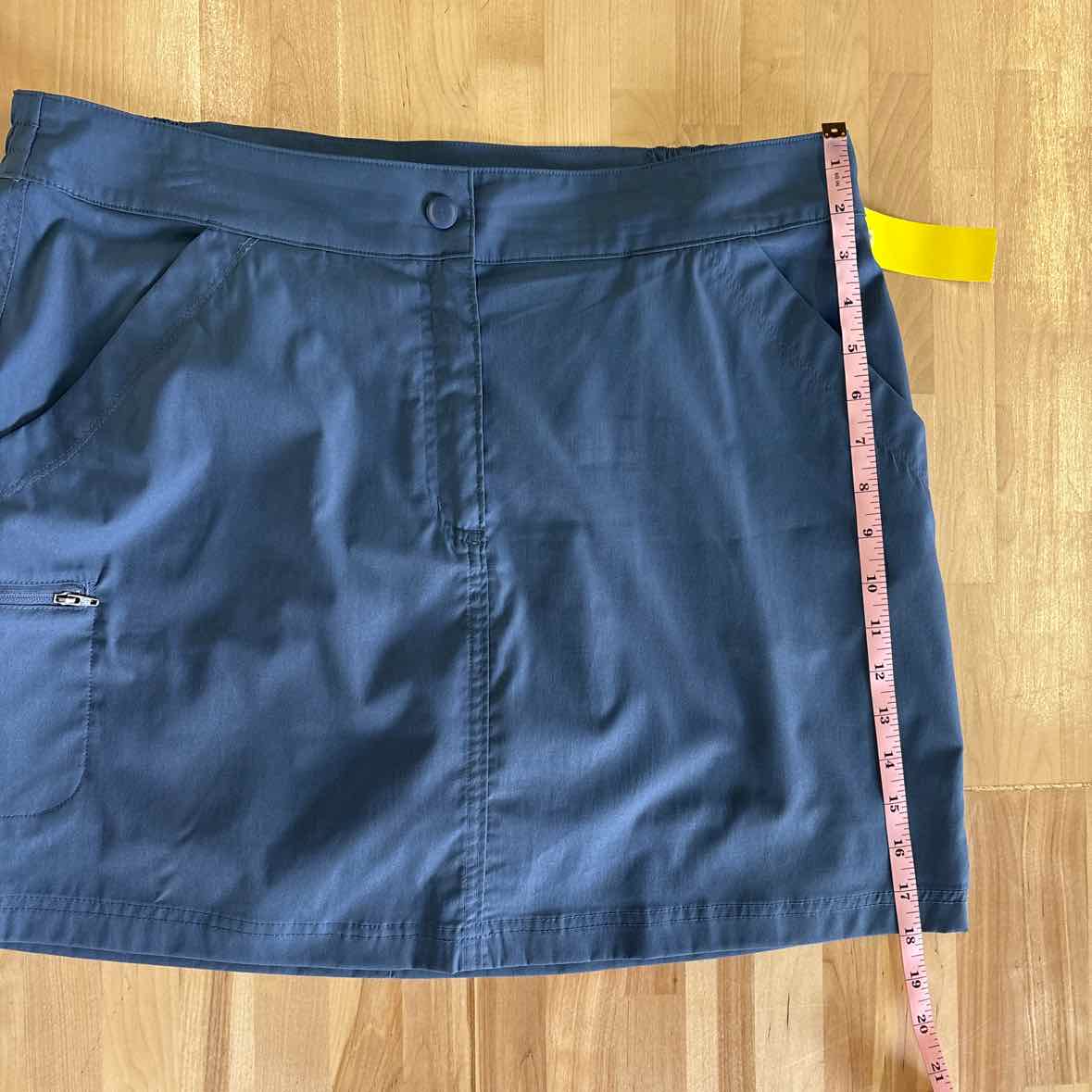 32 degrees Size L Blue Skorts