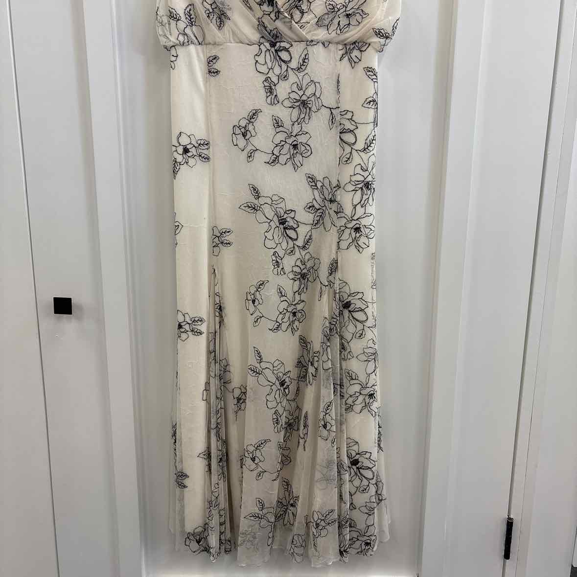 Bali Size 4 BLACK & WHITE Dress