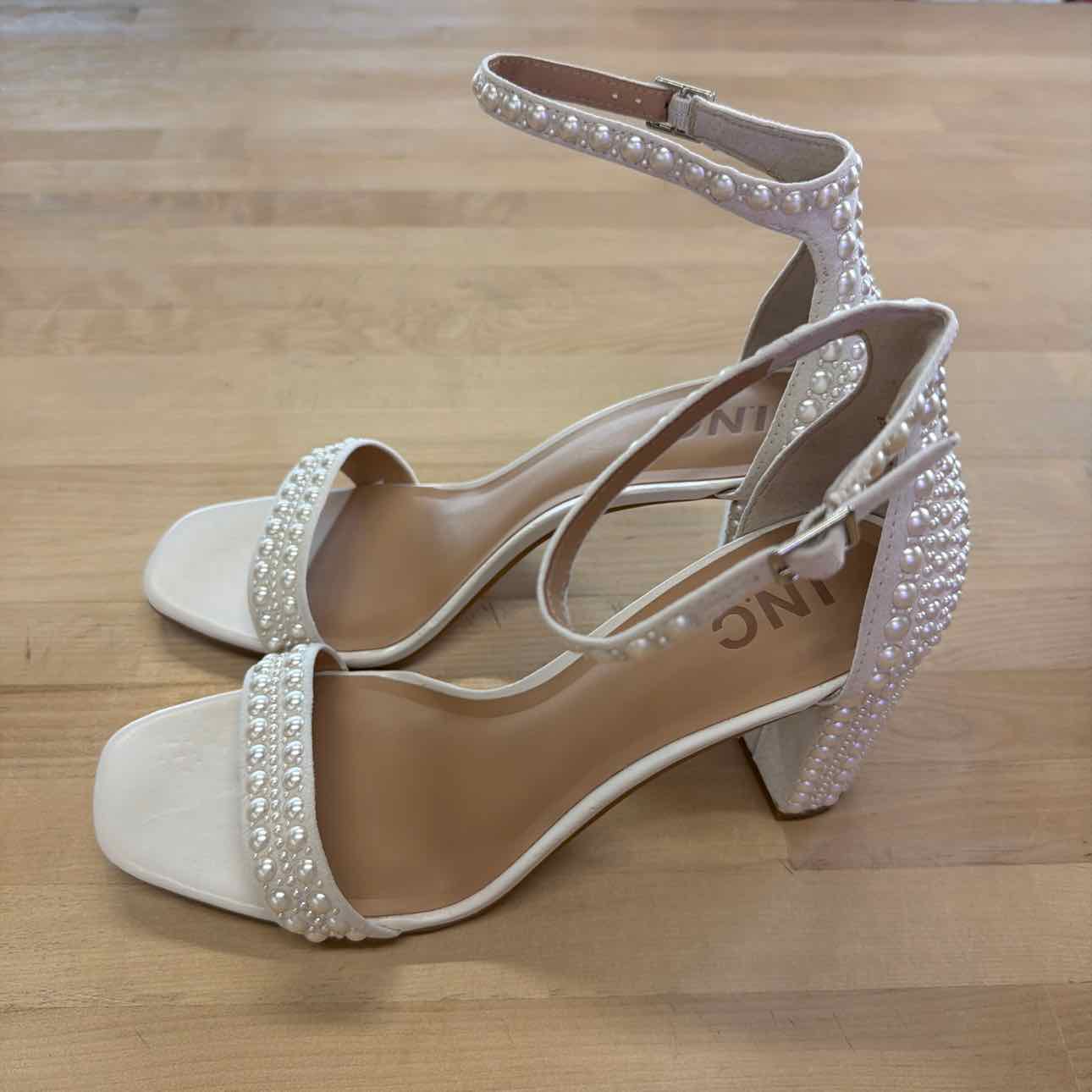 Tommy Hilfiger Size 6.5 White New Sandals