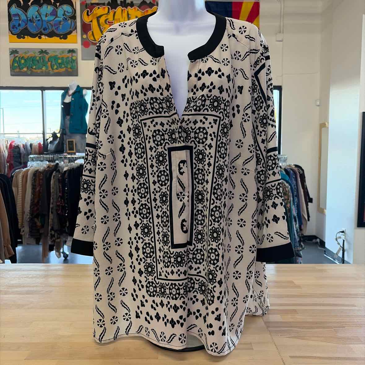 AntiliaFemme Size 2X BLACK & WHITE Used Blouse
