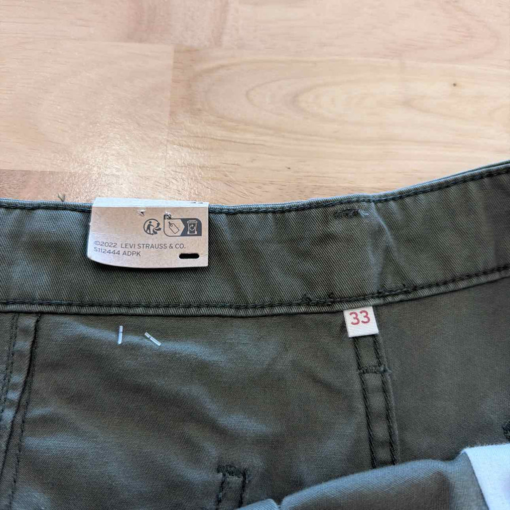 Levi's Women Size 33 Green New Shorts