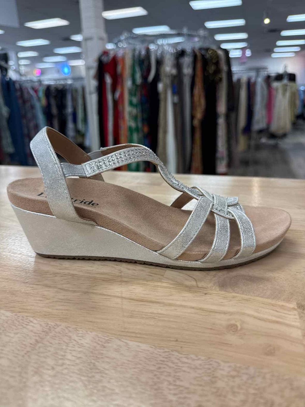 Lifestride Size 6 Silver Preloved Wedge Sandals