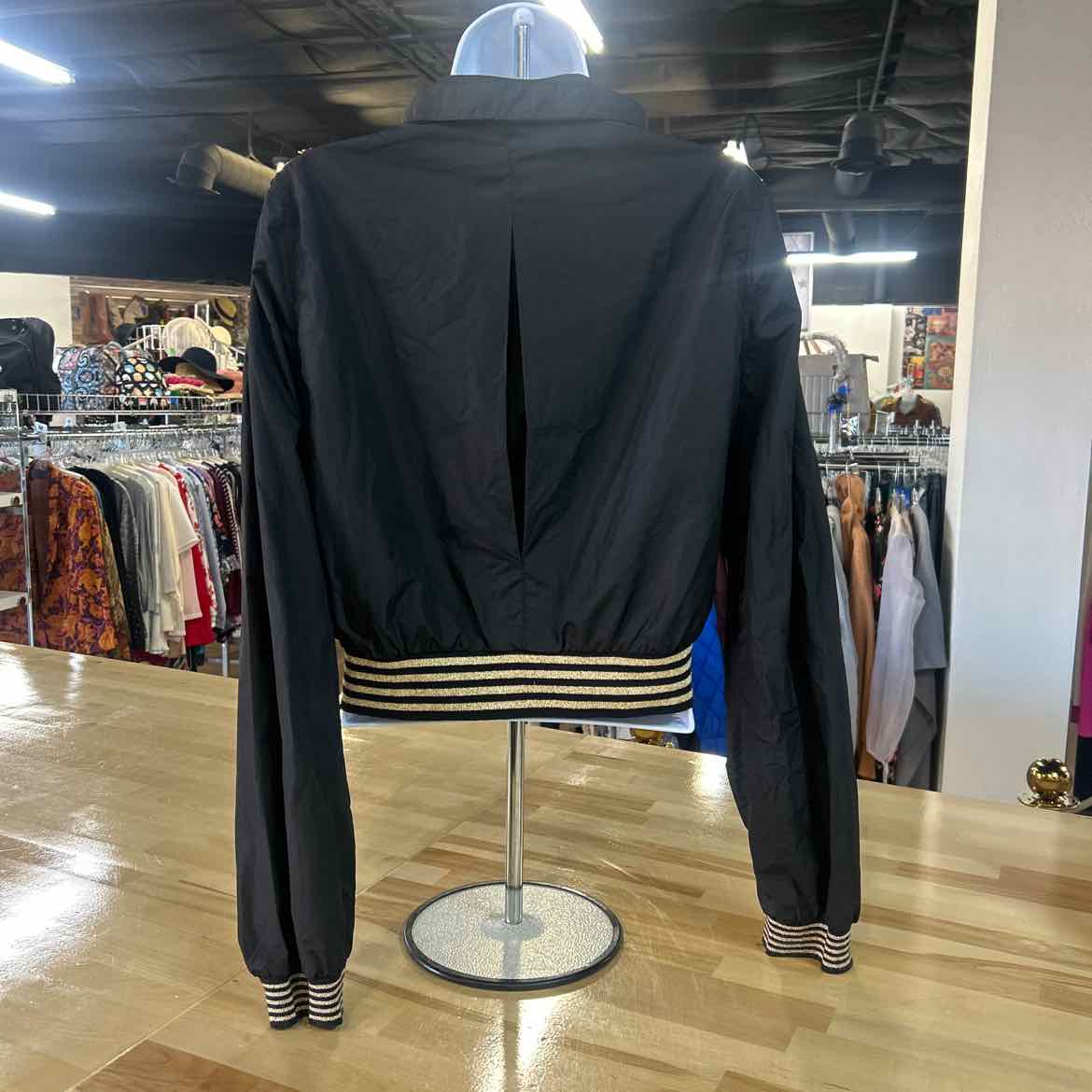 LaRok Size M Black Gold Preloved Jacket