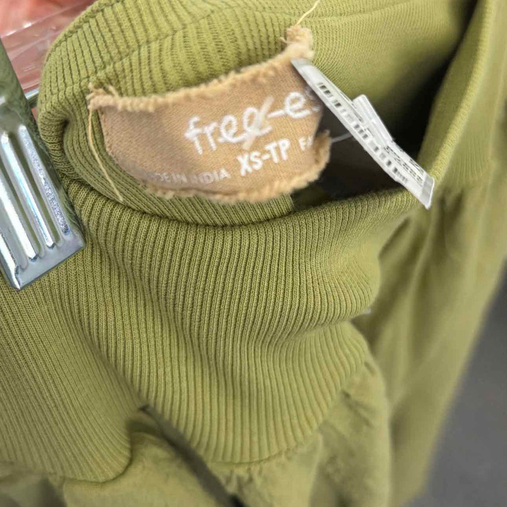 Free - Est Size XS Green New Skirt
