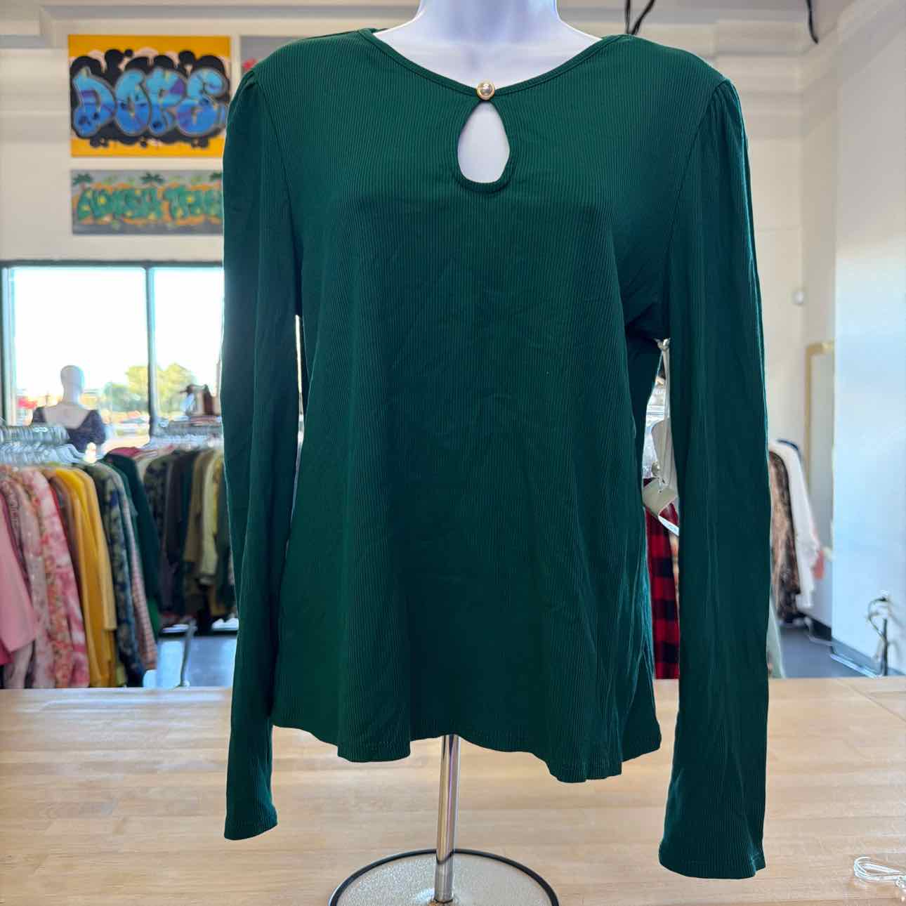 CeCe Size M Green New Long Sleeve