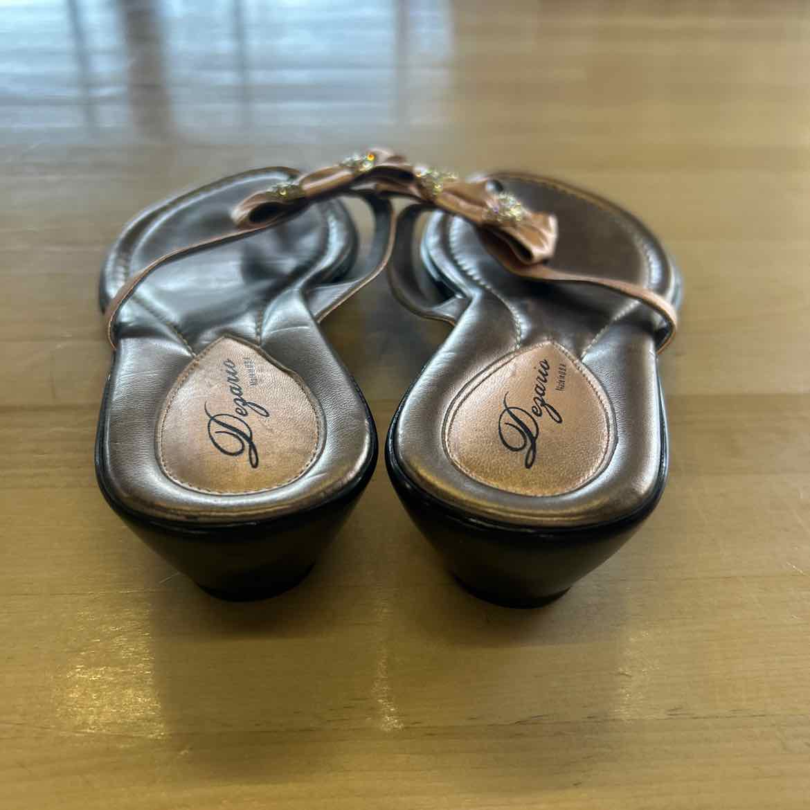 Dezario Size 8 Pink Preloved Sandals