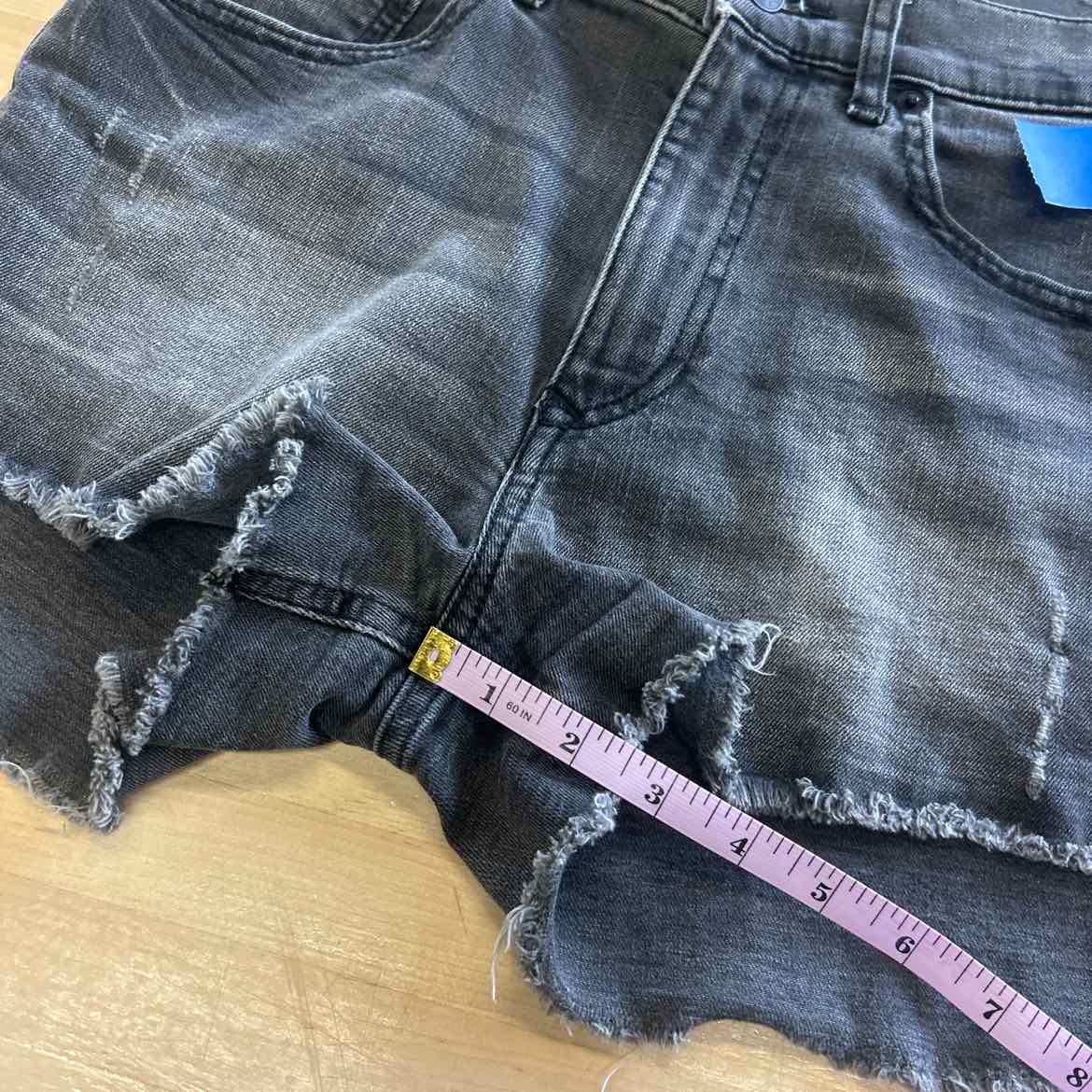 Express Women Size 4 Black Preloved Shorts