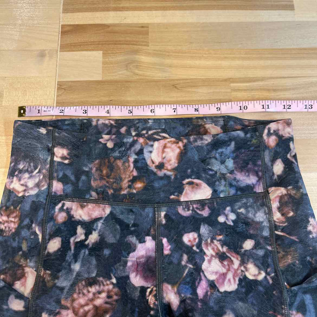 LuluLemon Size 4 Multi-Color Preloved Leggings