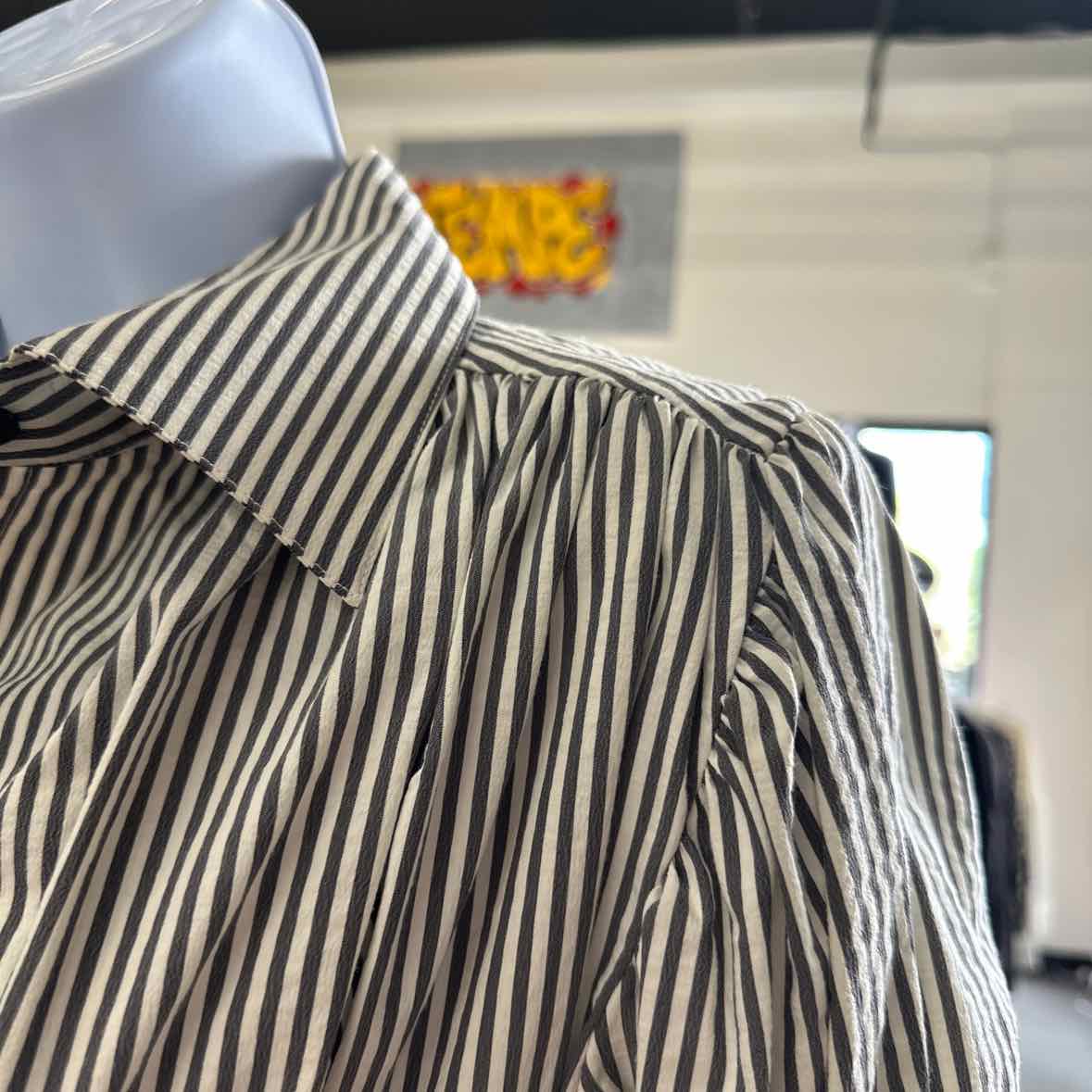 Nilika Size S gray/white Blouse