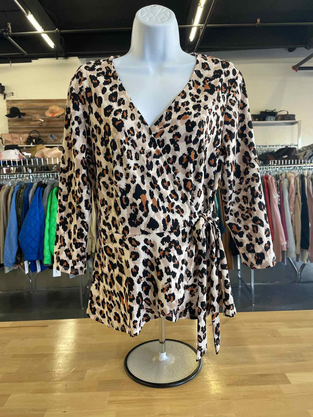 AUW Size M Black & Brown Knit Top