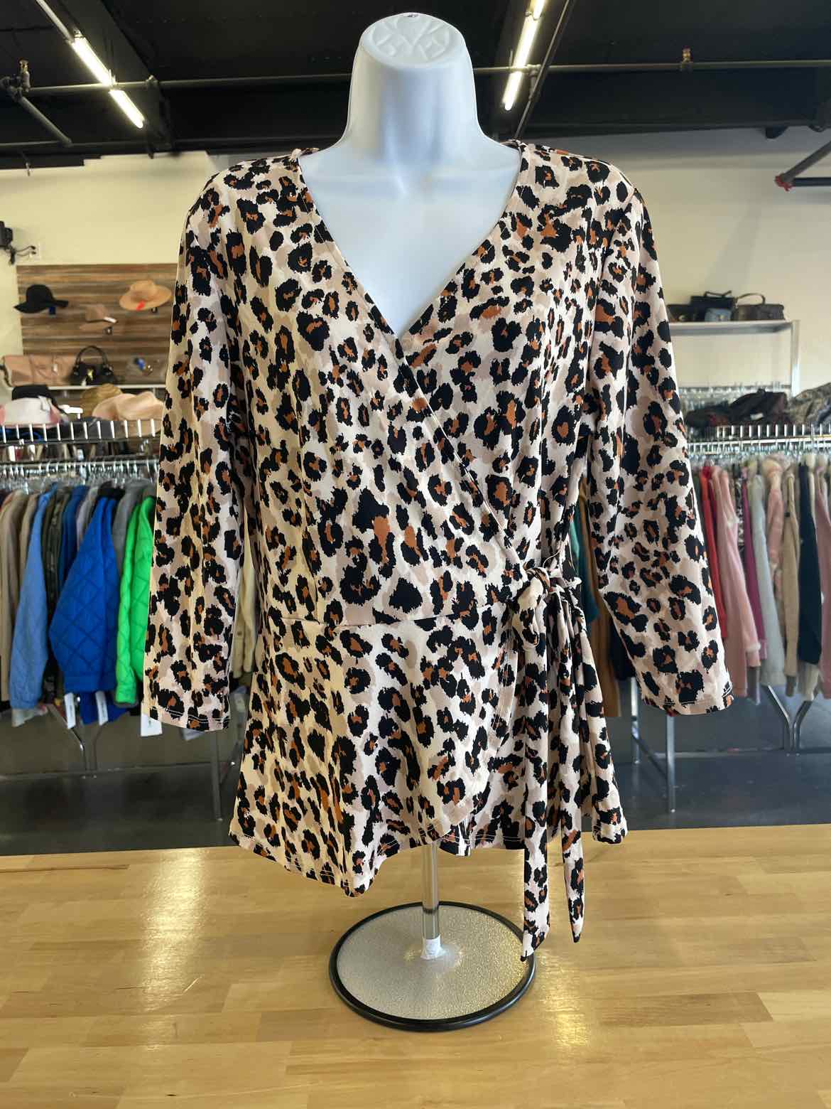 AUW Size M Black & Brown Knit Top