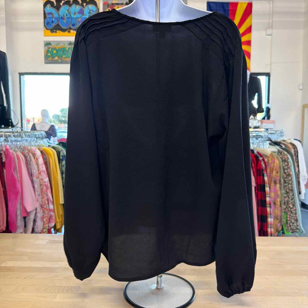 CeCe Women's Circular Trim Pin-Tuck Long Sleeve Blouse