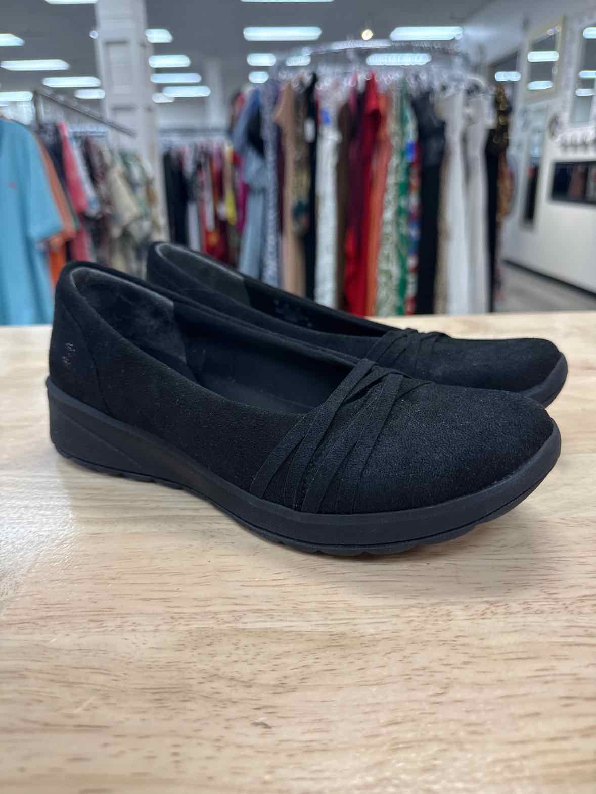 BZEES Size 7 Black New Slip On