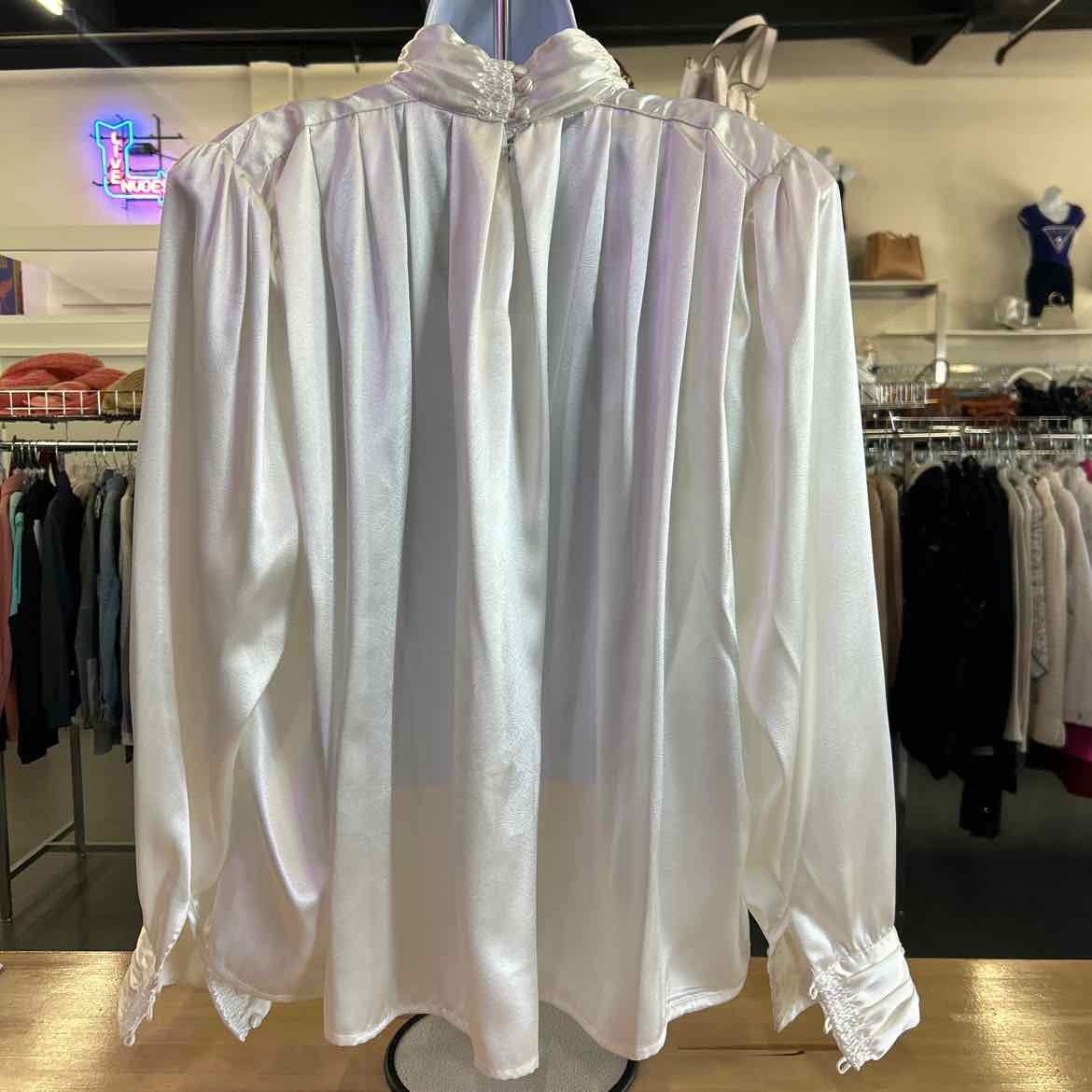 Mervyns Size 14 White Preloved Blouse LS