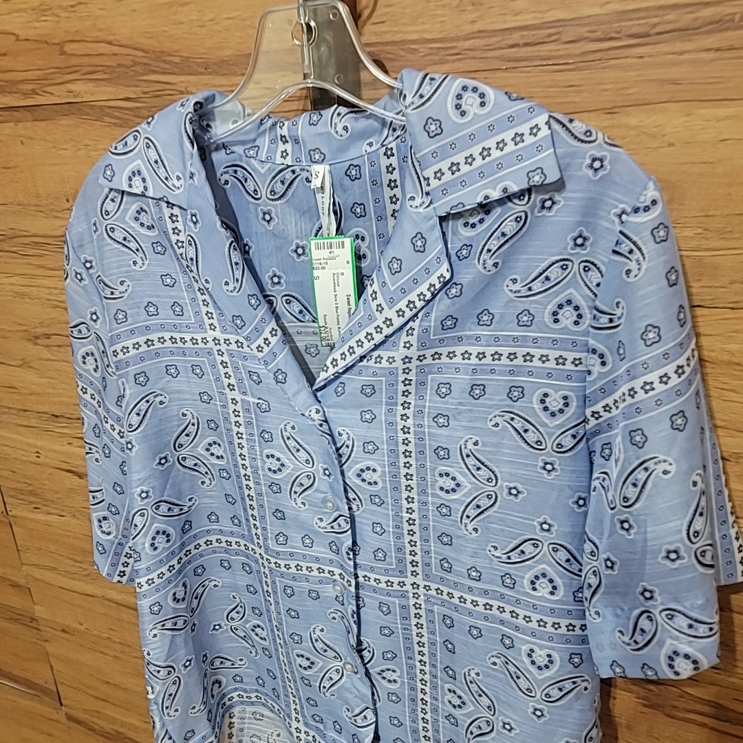 Avantlook Size S Blue Paisley Button Down Blouse NWT