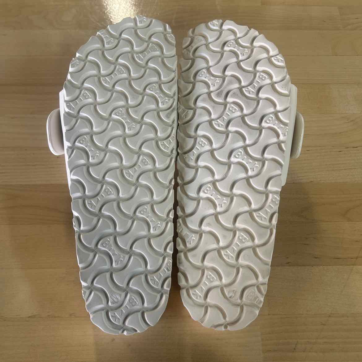 Birkenstock Size 7.5/8 White Preloved Sandals