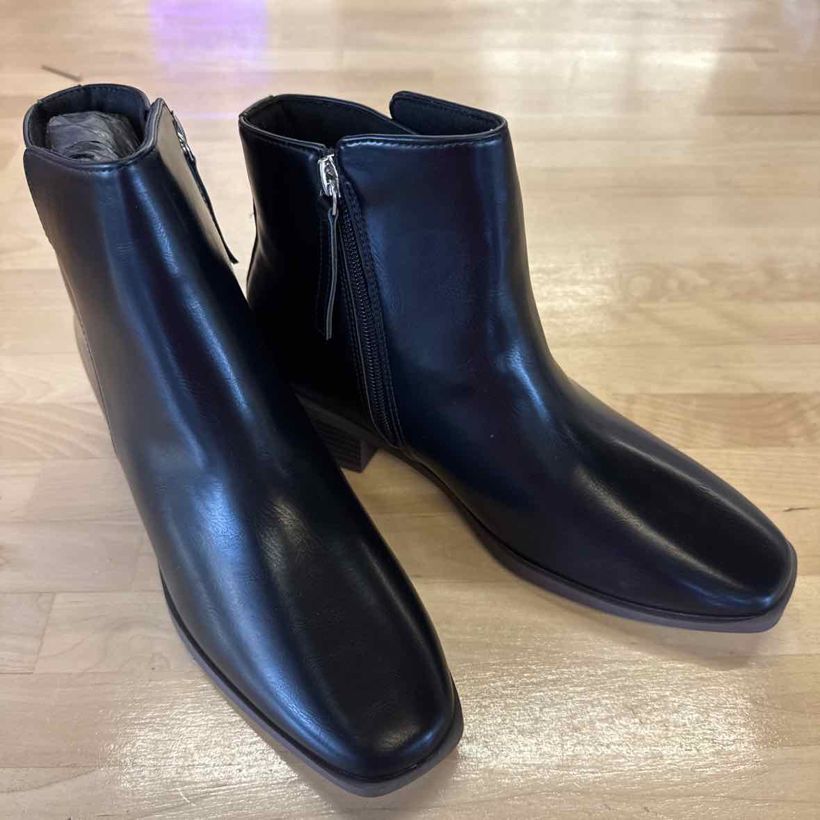 Journee Shoe Size 7.5 Black Cappri Bootie