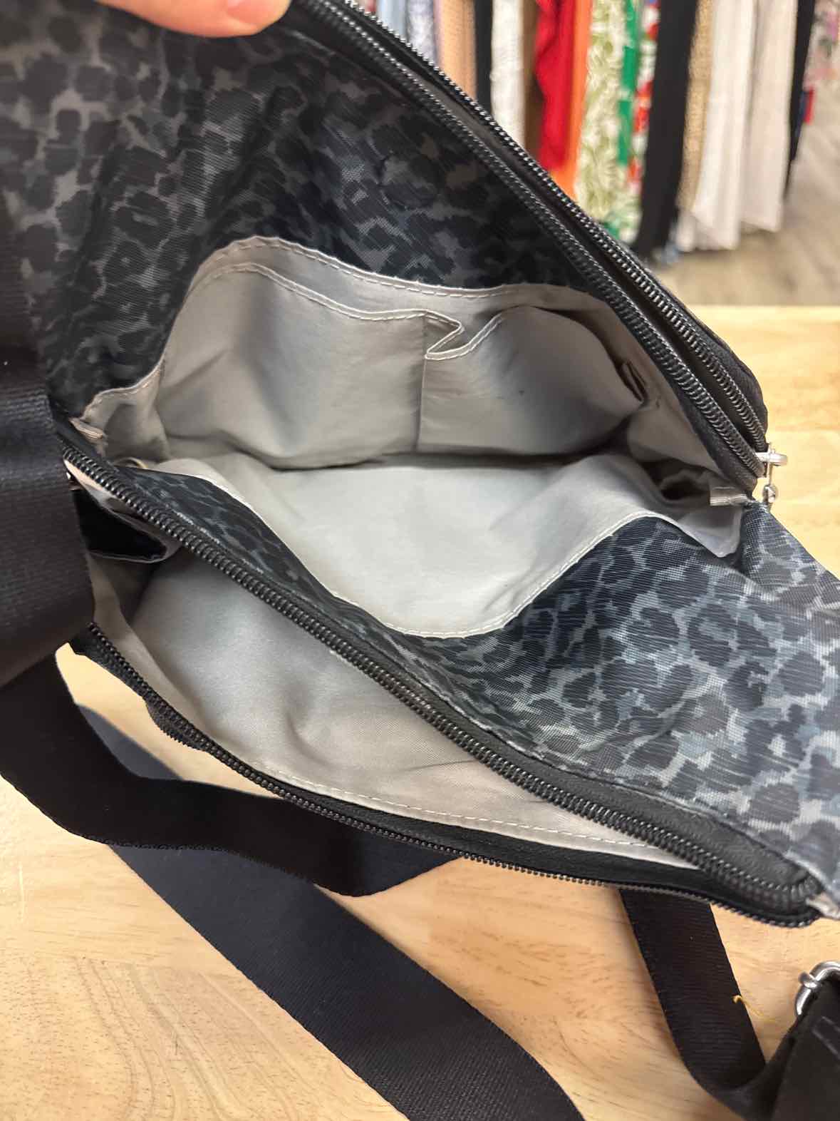 Baggallini Black & Gray Crossbody Preloved Handbag