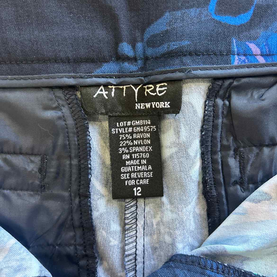 Attyre Women Size 12 Blue New Shorts
