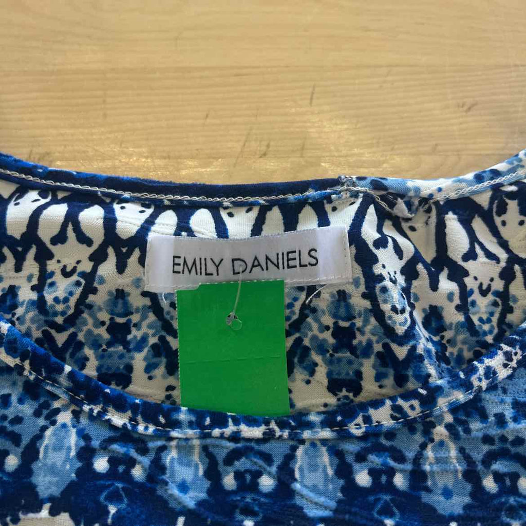 Emily Daniiels Size PL Blue White Preloved Blouse LS