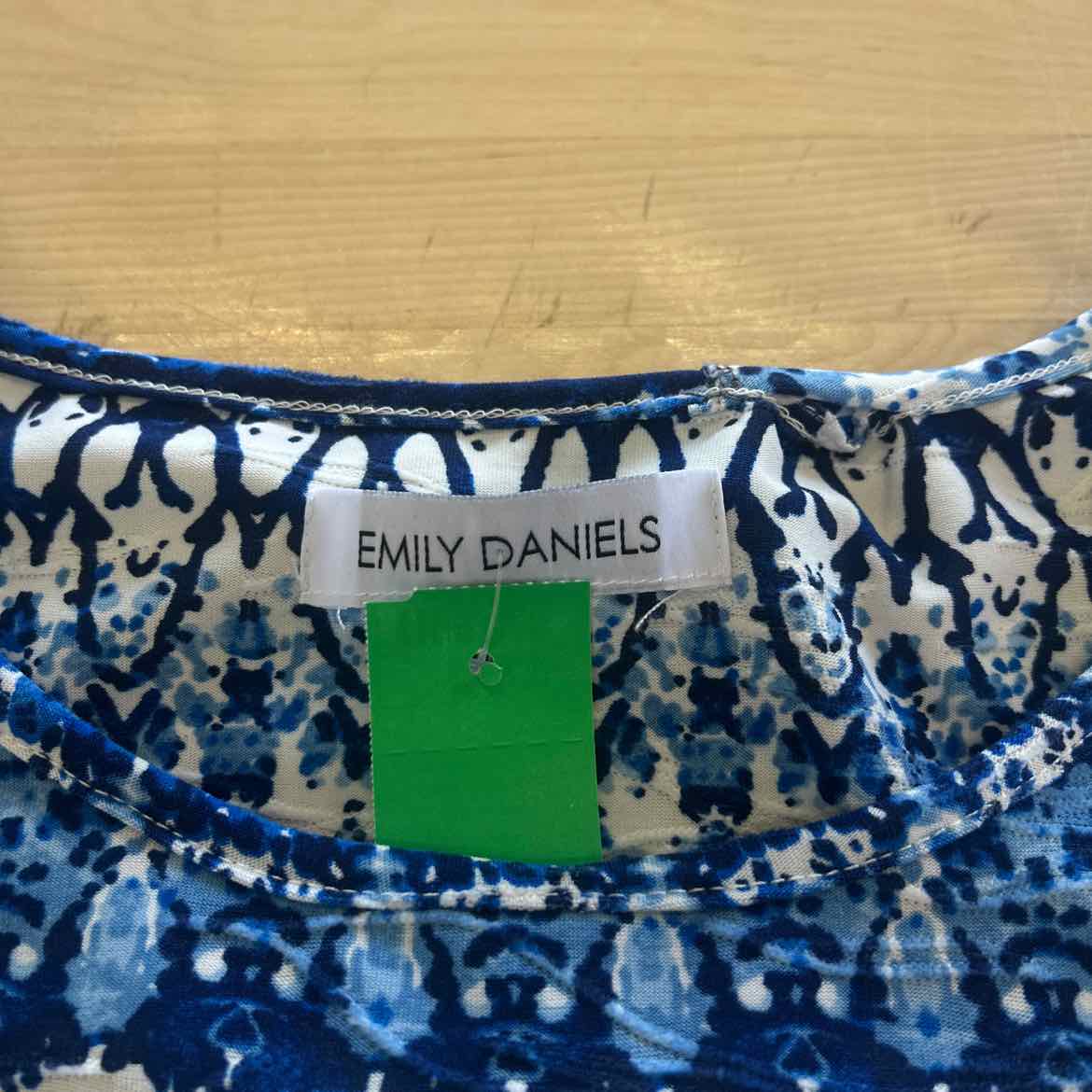 Emily Daniiels Size PL Blue White Preloved Blouse LS
