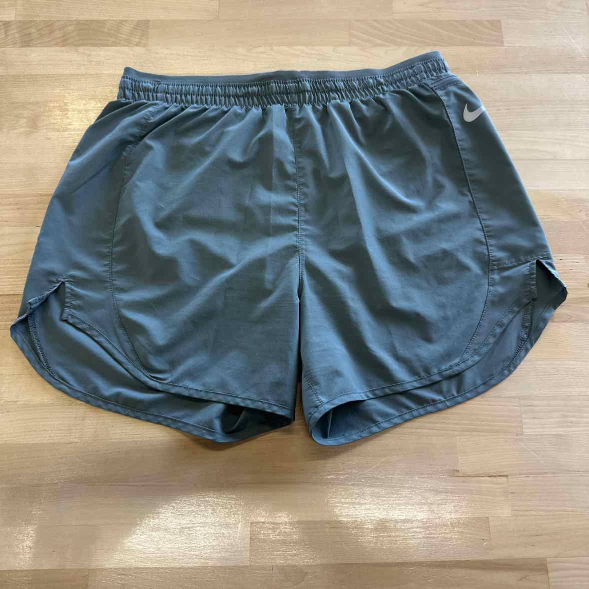 Nike Size M Gray Athletic Shorts