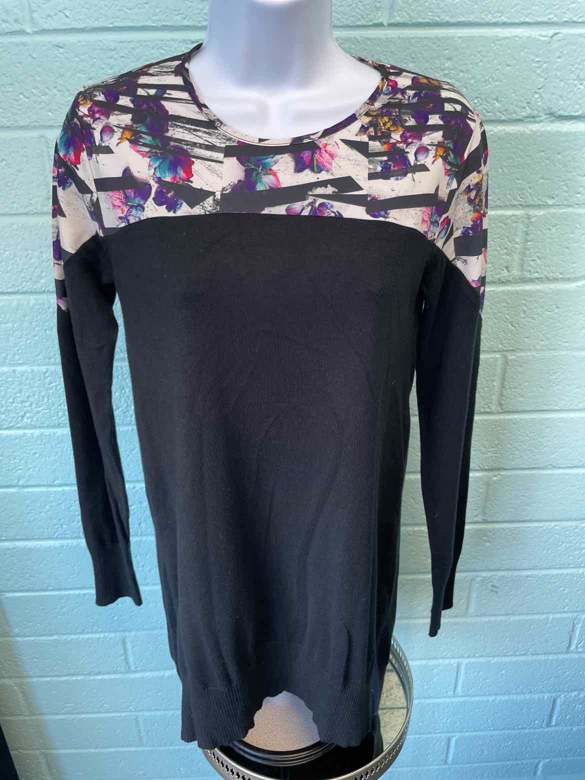 Schwiing Size XS Black Print Sweater