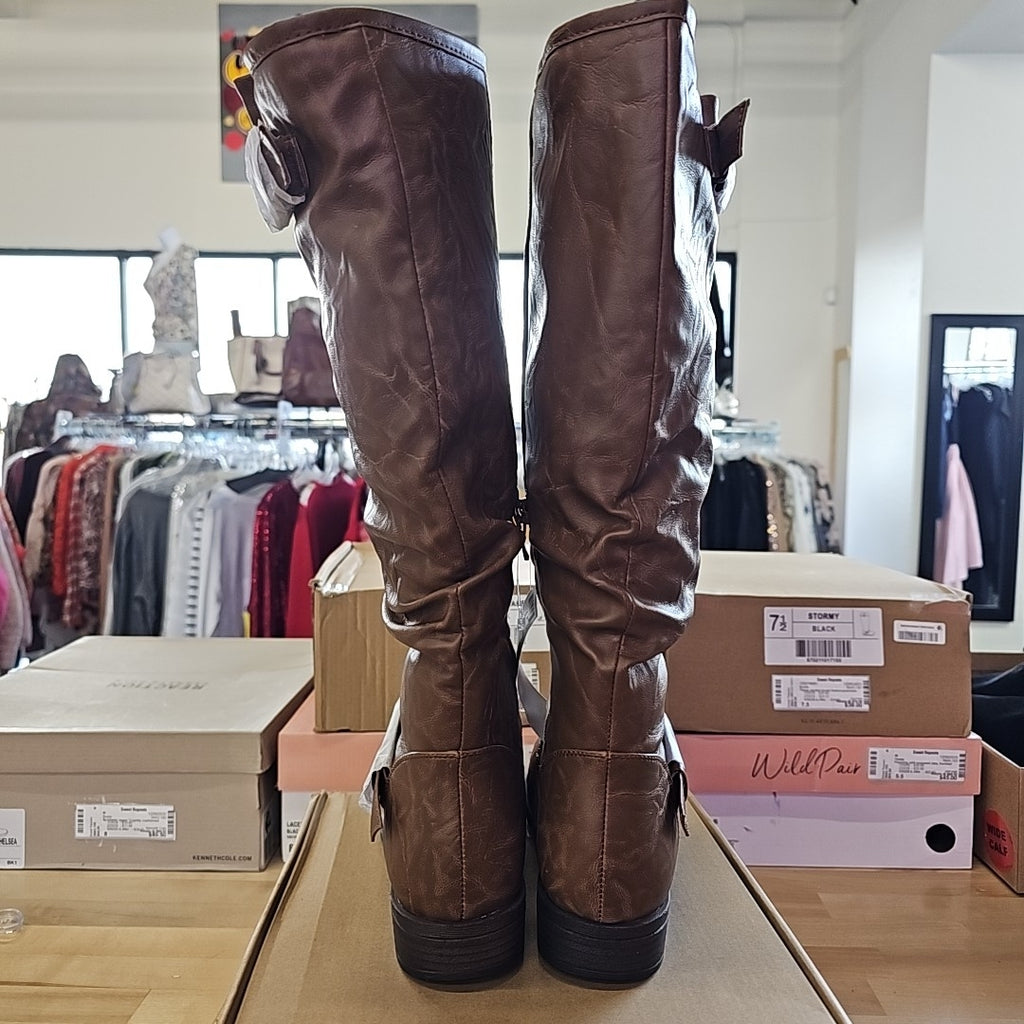 Journee Size 7.5 Tan Boots