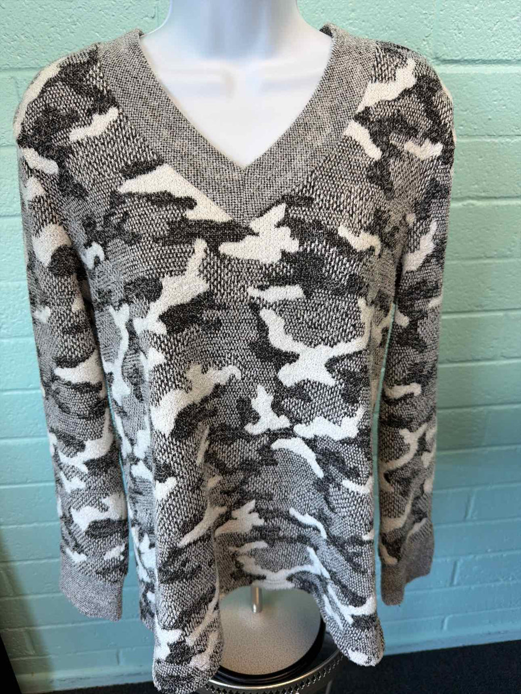 Tribal Size PS Gray Sweater