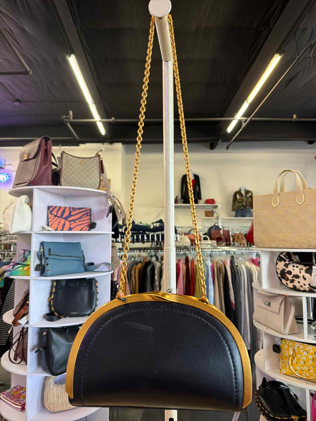 Donna Karan New York Lawrence Chain Clutch - Black/gold