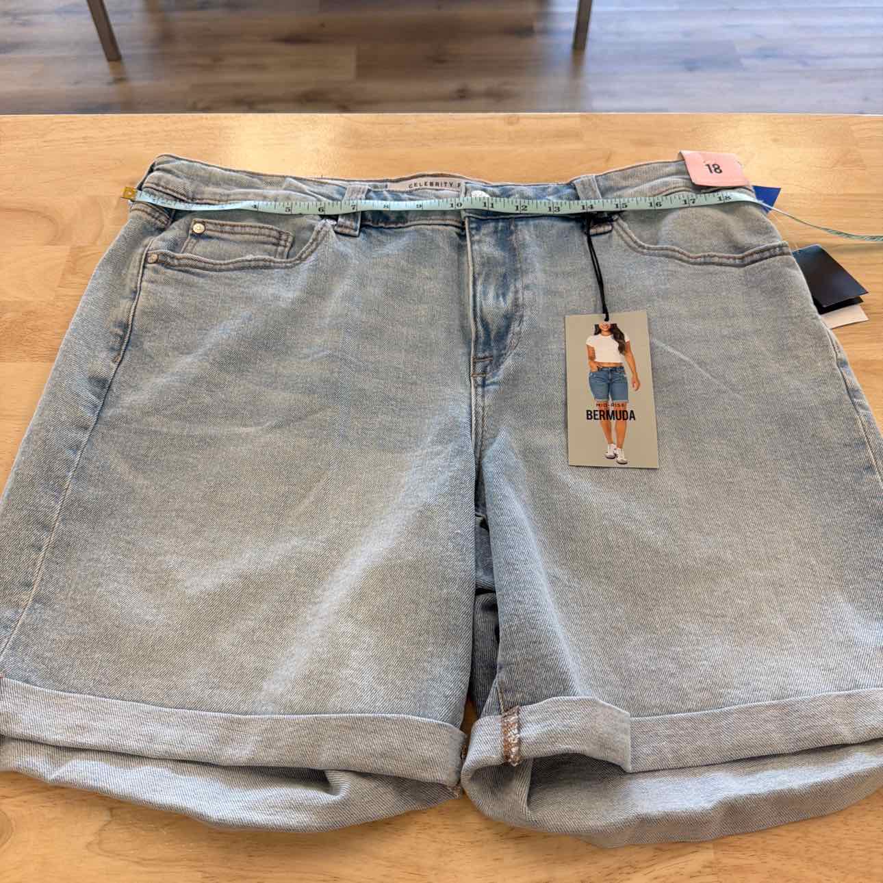 Celebrity pink Women Size 18 Blue New Shorts