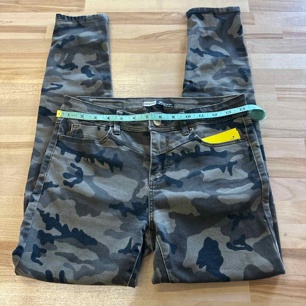 Stradivarius Size 6 Camo Pants