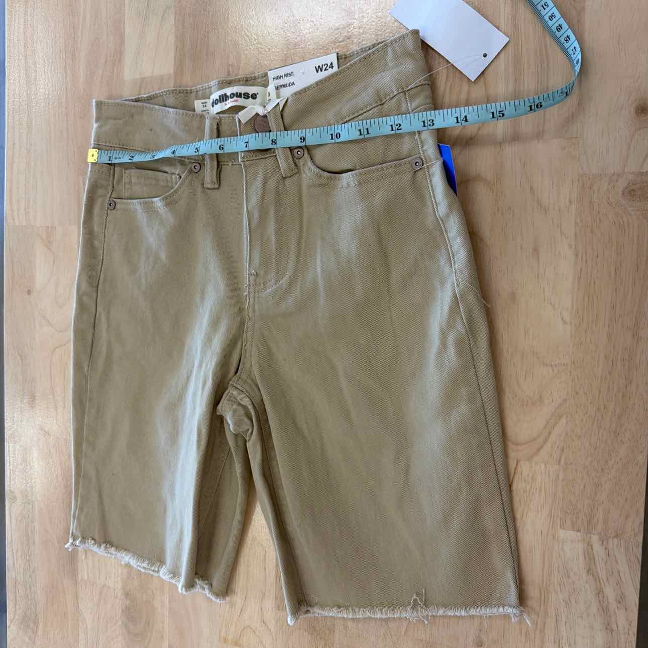 dollhouse Women Size 0 Tan New Shorts