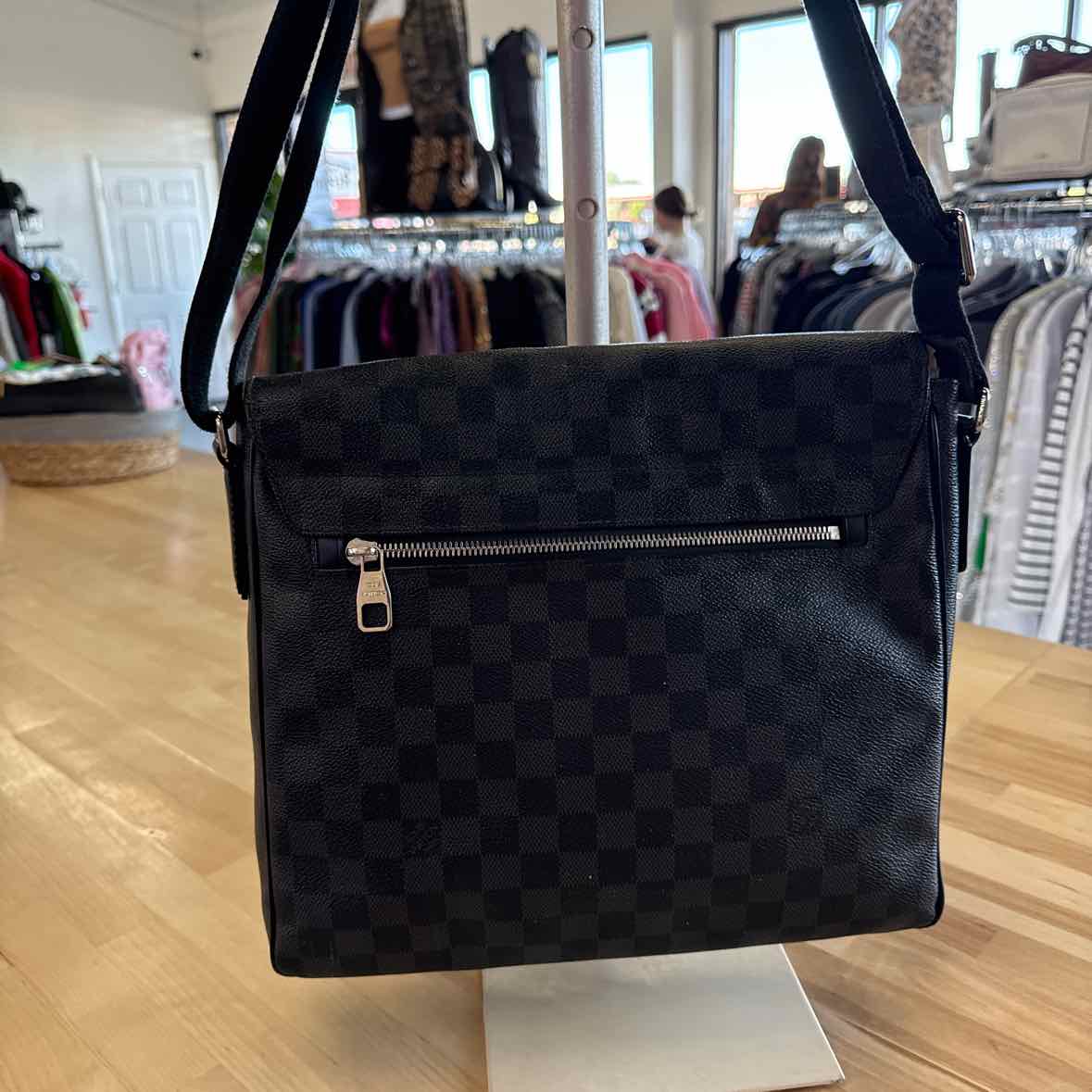 Louis Vuitton Damier District Black & Gray Messenger Handbag