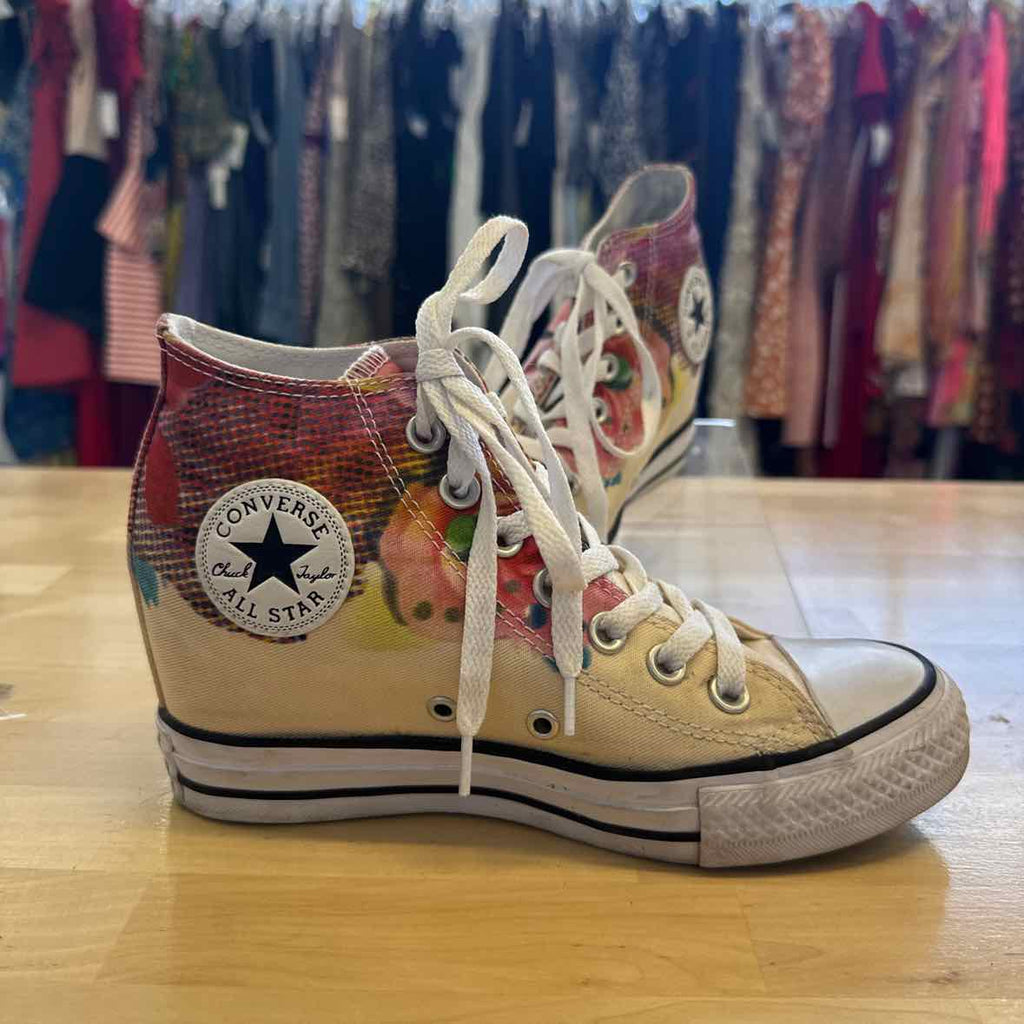 Converse Shoe Size 6 Tan Sneakers