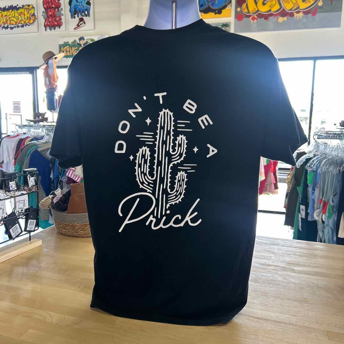 WHO? Size L Black Preloved MENS T-shirt