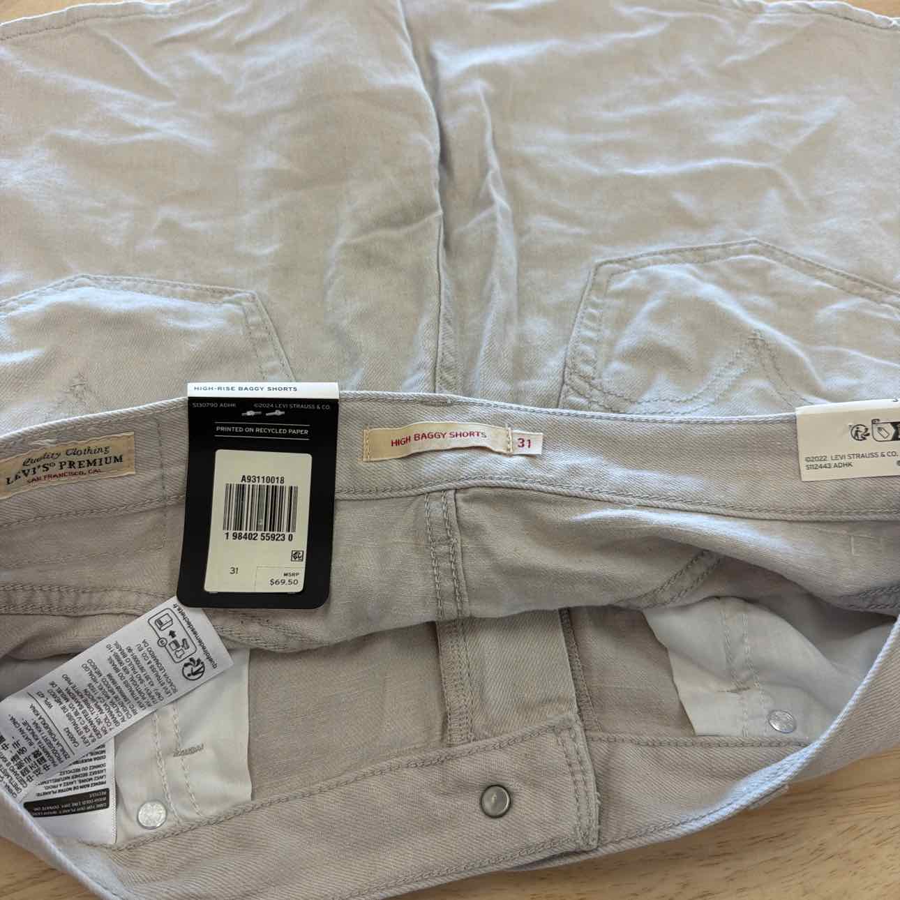 Levi's Women Size 31 Tan New Shorts