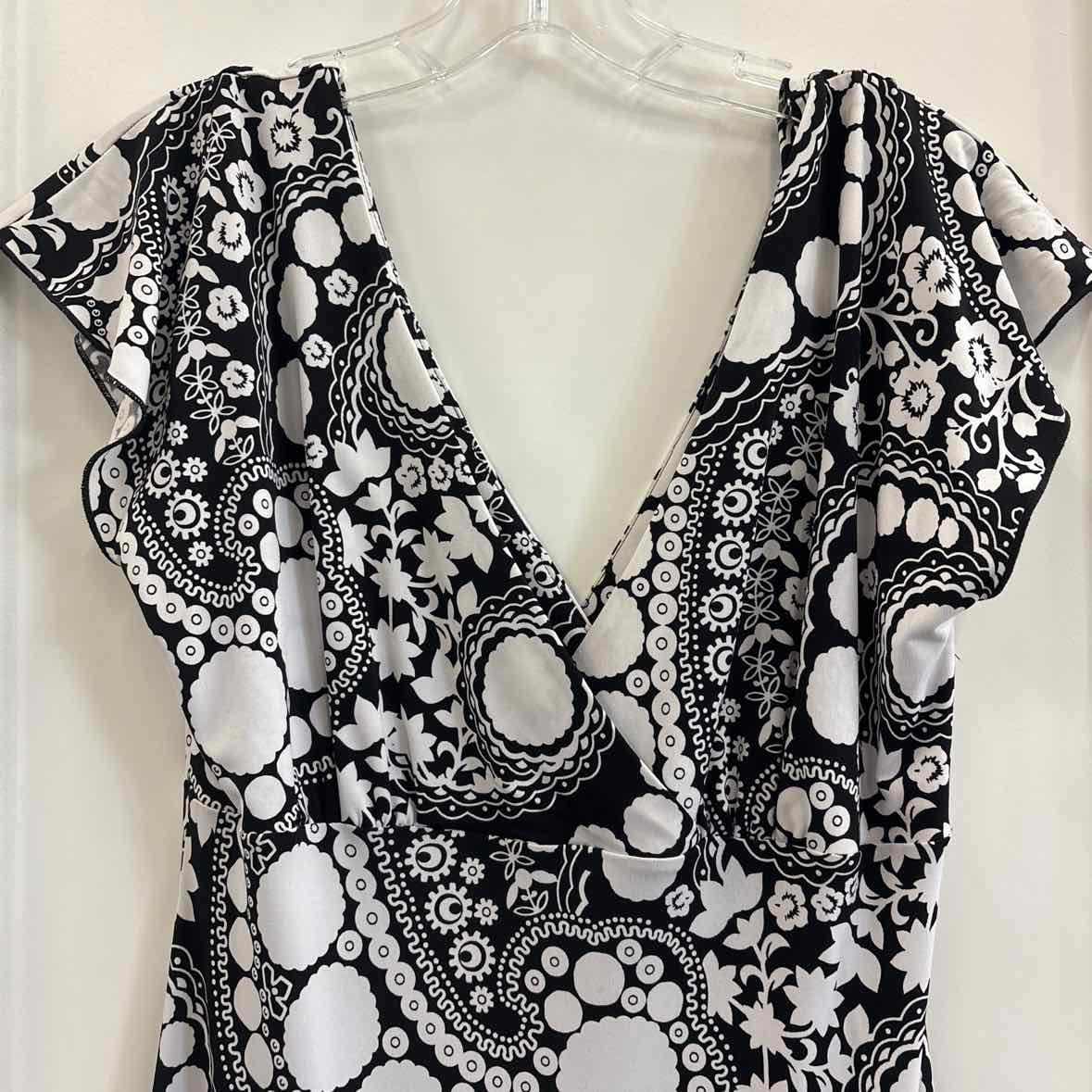 Mesmerize Size S Black White Dress