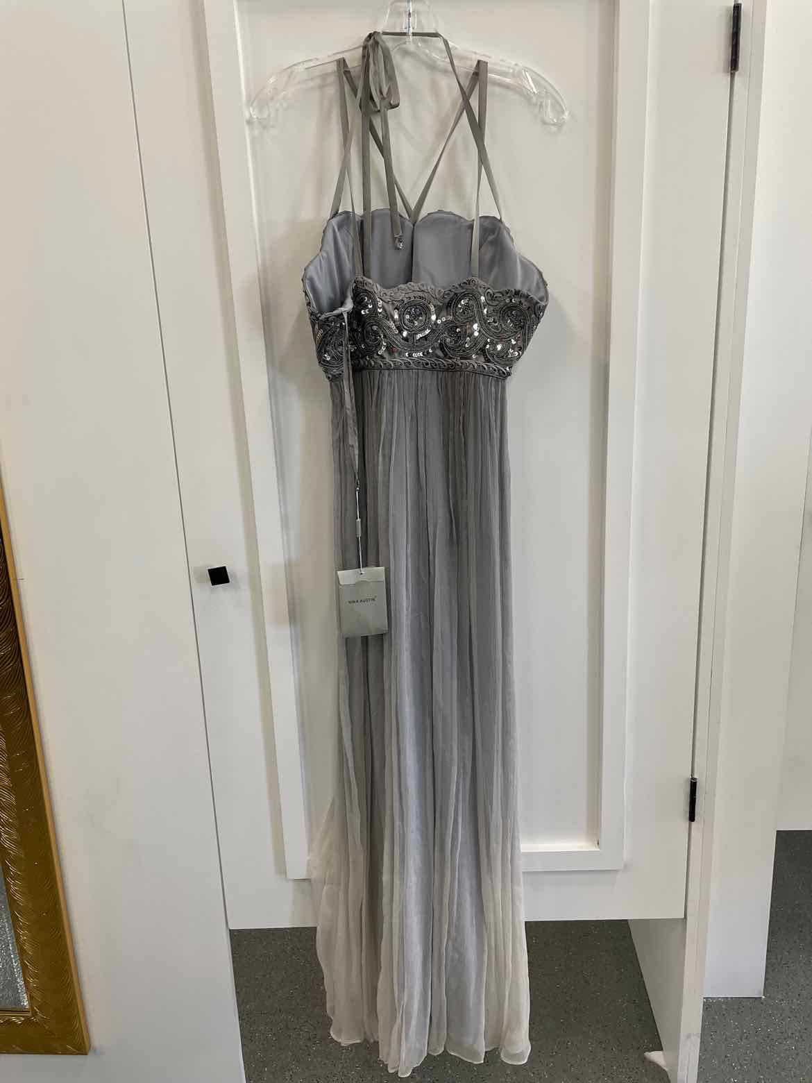 Nina Austin Size S Gray Dress